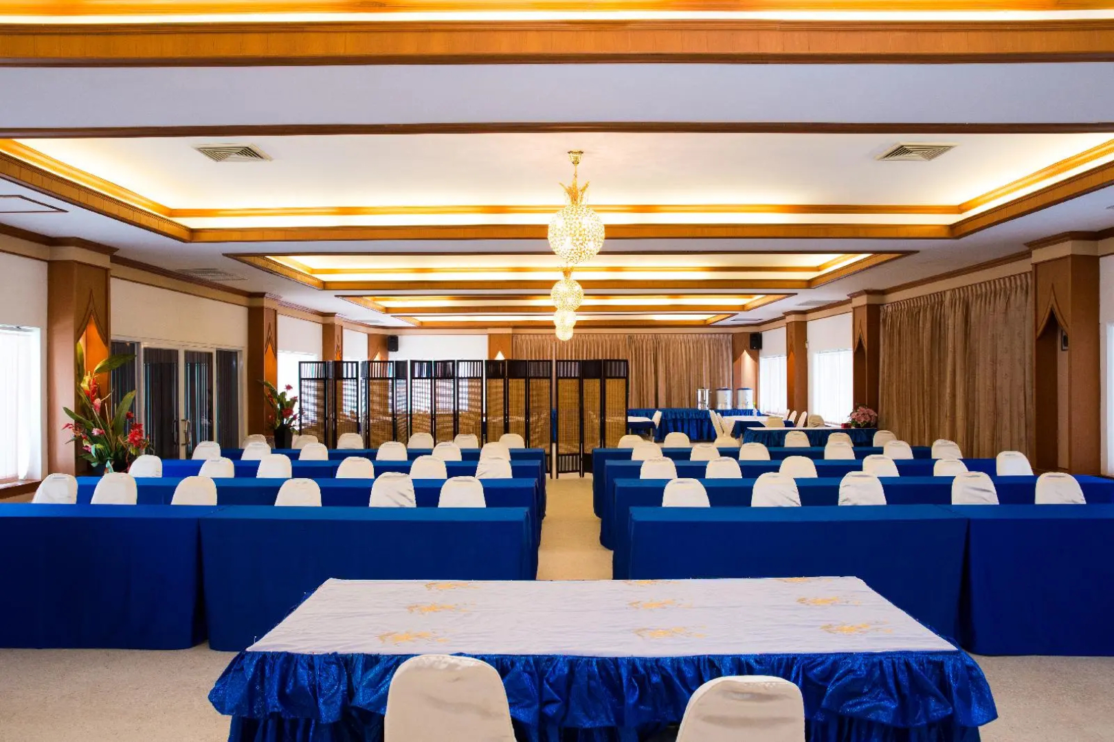 Castle Howchow Beach Resort Hotel