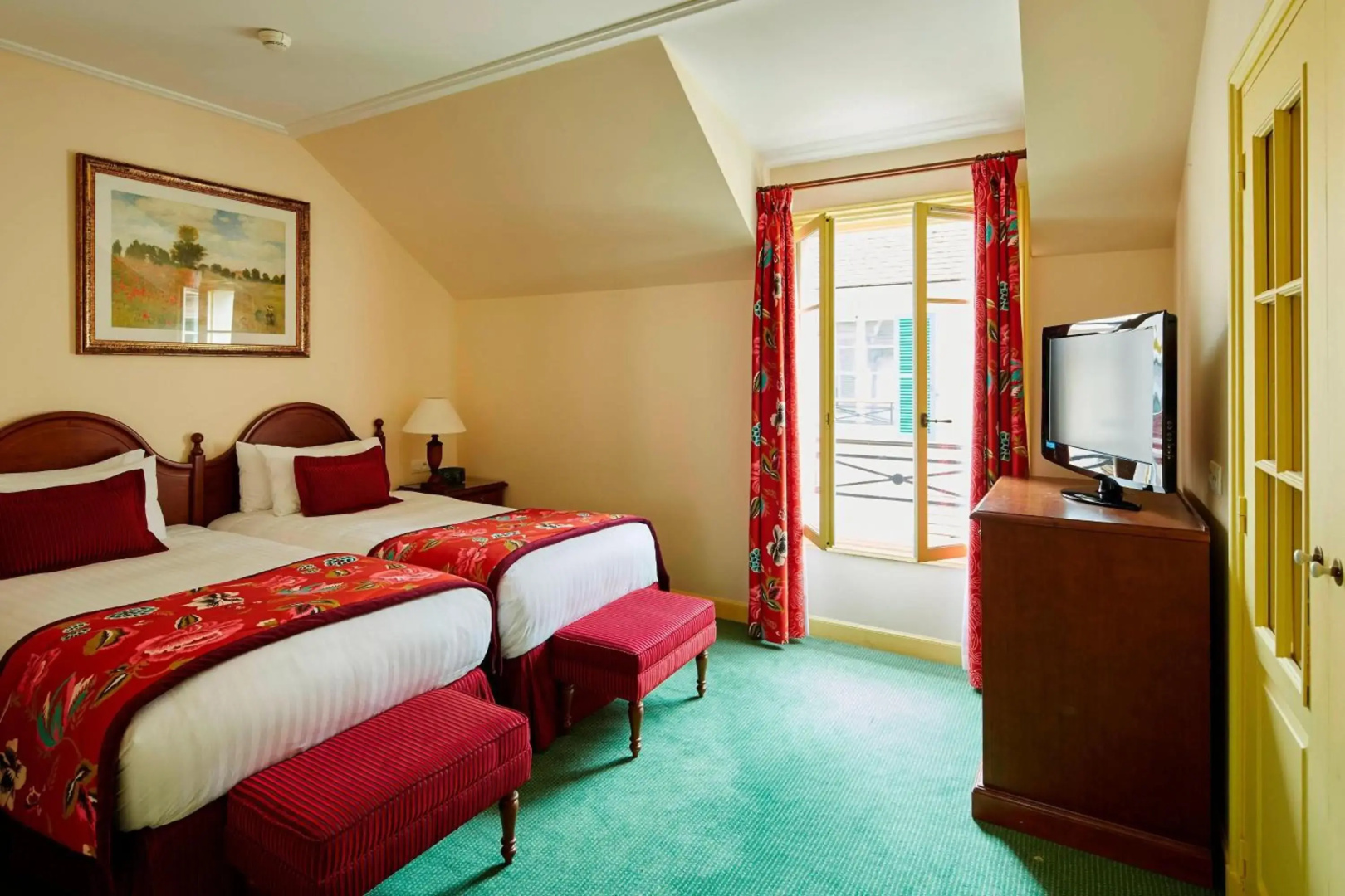 Отель Marriott Village d'Ile-de-France