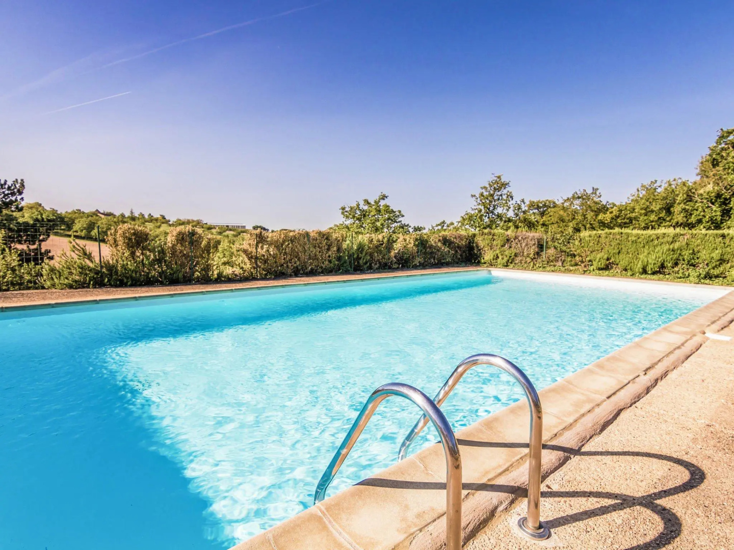 Modern Holiday Home in Salignac-Eyvigues with Swimming Pool