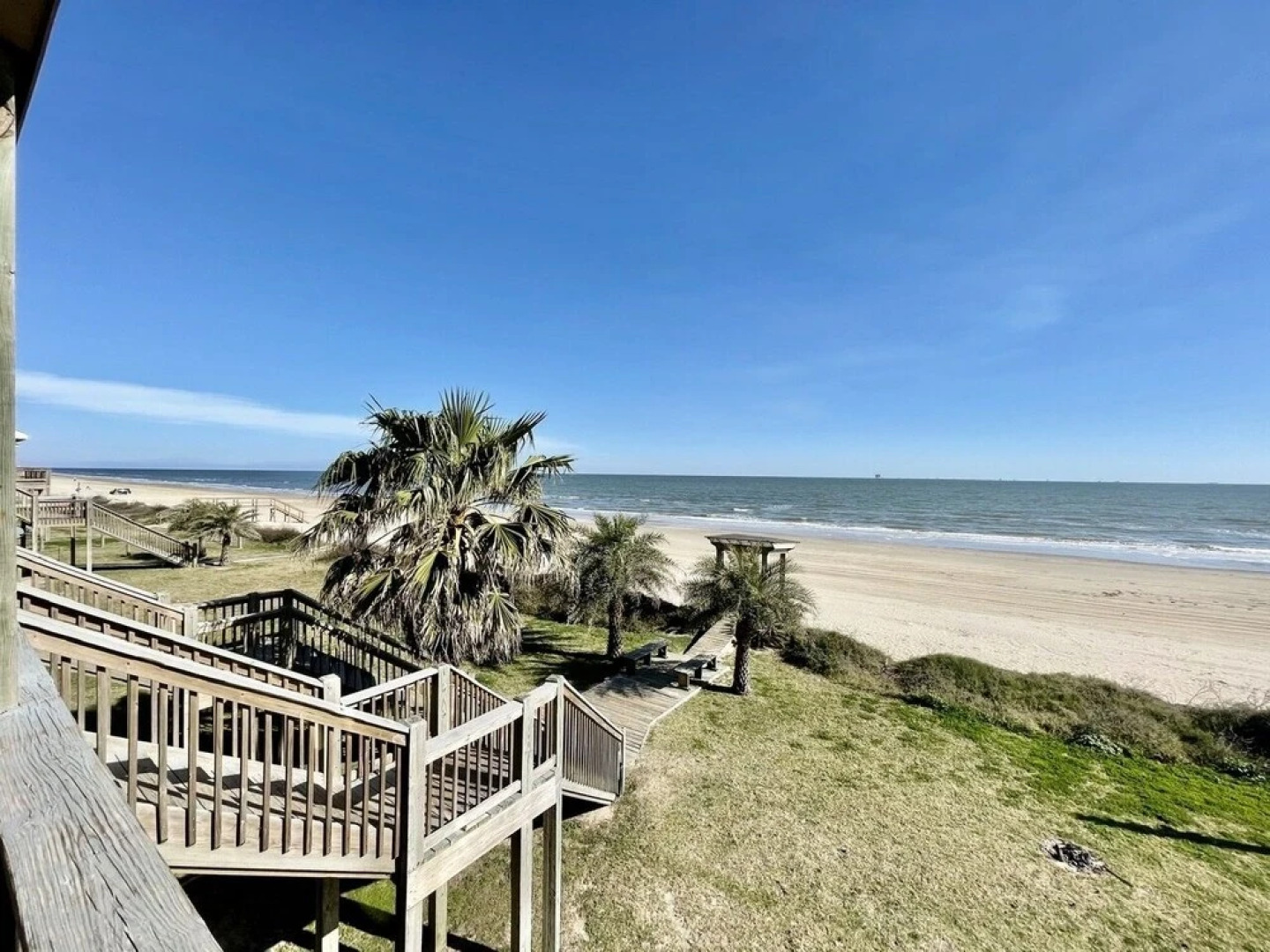 23 Yards To The Sea 6 Bedroom Home by Redawning