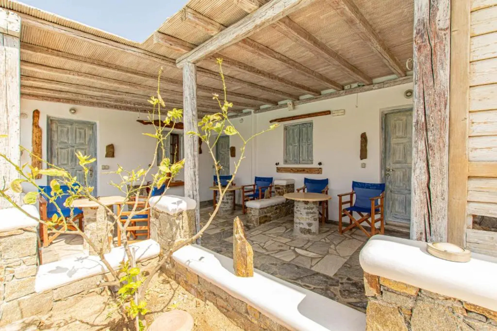 Peristeronas Village