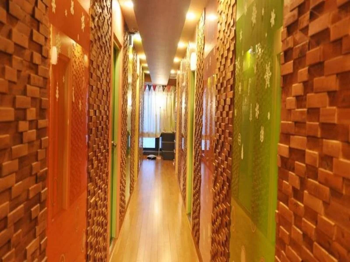 Crystal Guesthouse (гостевой дом для женщин)