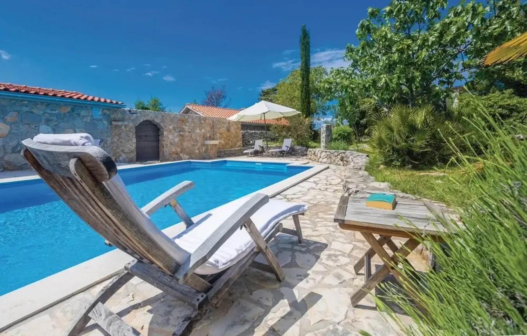 Awesome Home in Malinska With 3 Bedrooms, Outdoor Swimming Pool and Wifi