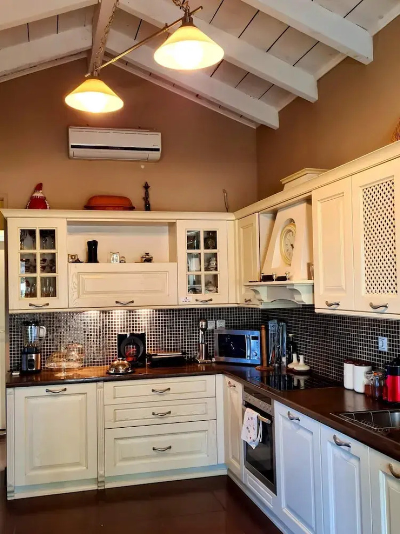 Pool Villa Vravrona Tower