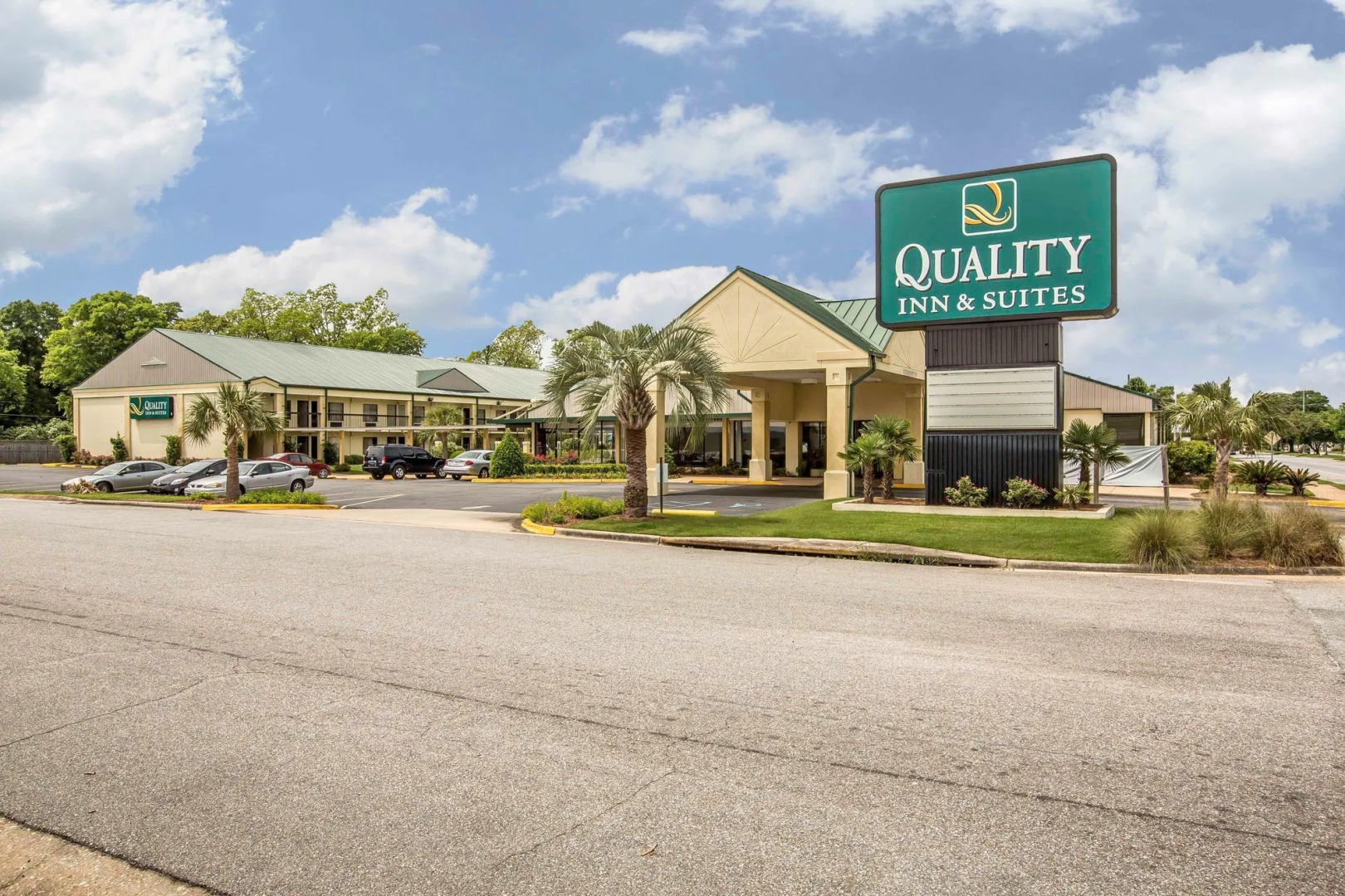 Quality Inn & Suites near Lake Eufaula