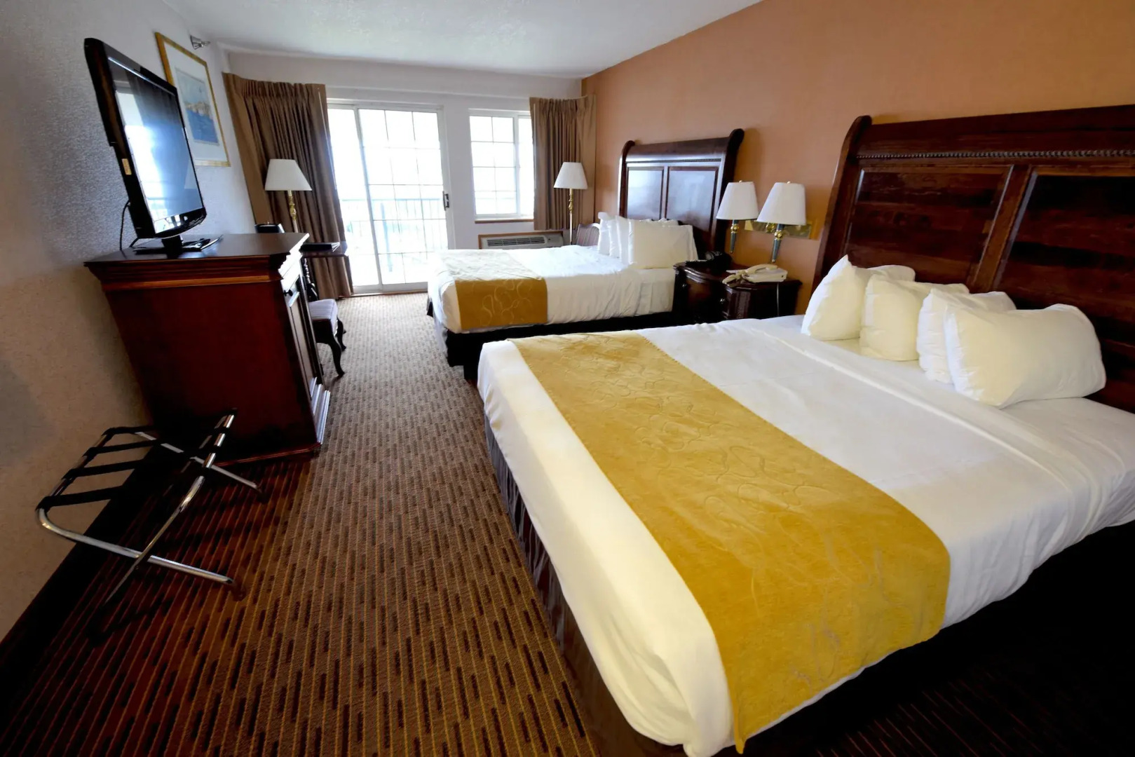 Crown Choice Inn & Suites Lakeview & Waterpark