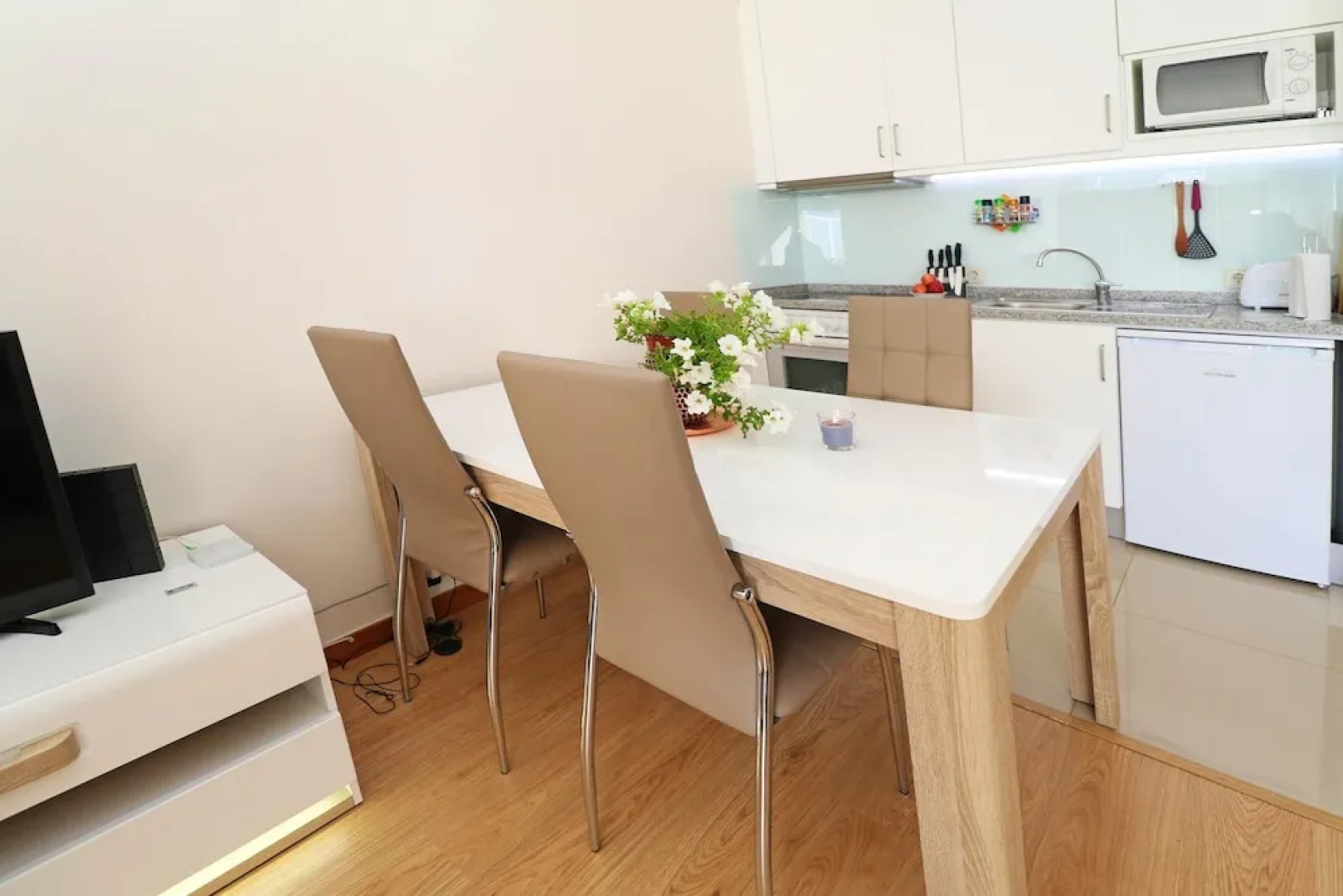 Studio in Esposende, With Wonderful Lake View, Pool Access, Enclosed G