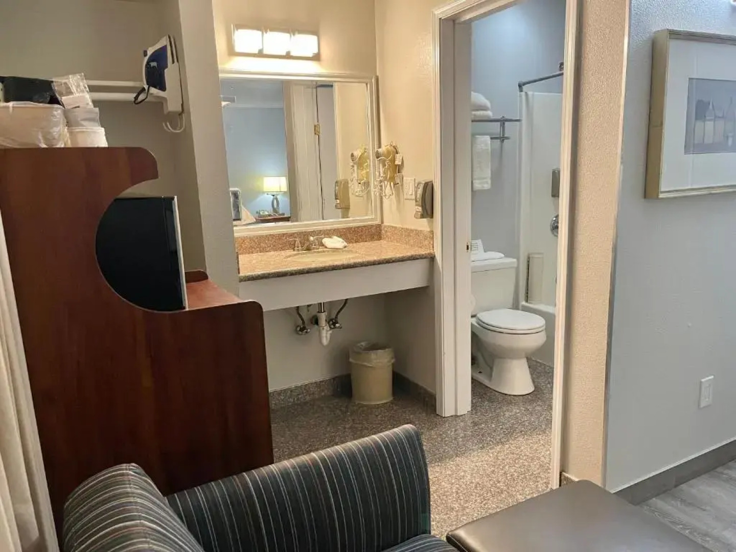 Americas Inn and Suite