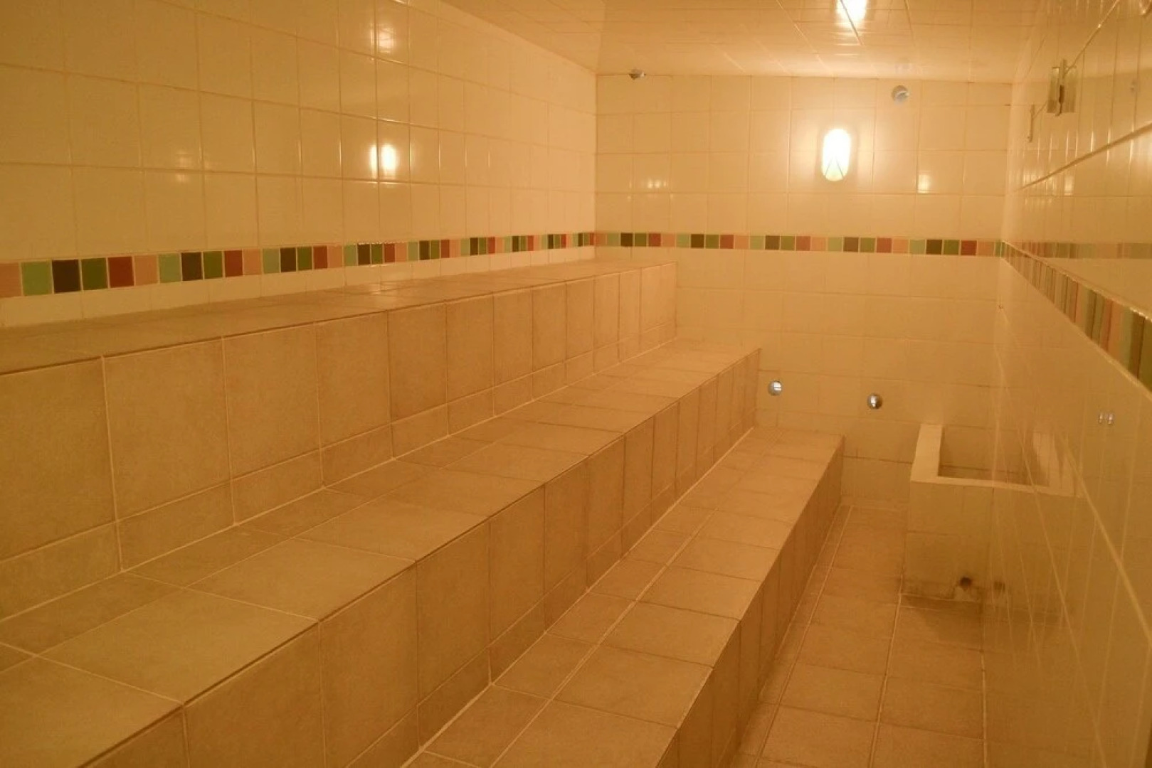 150m da praia com piscina aquecida e sauna