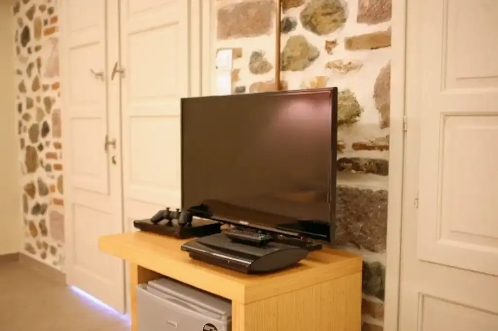 Oikies Small Elegant Houses