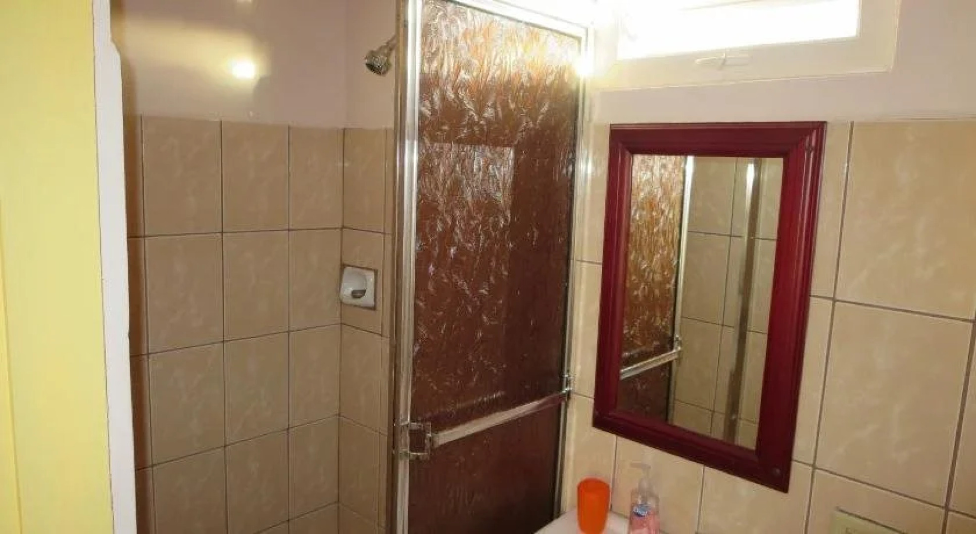 J&G's Tropical Apartments