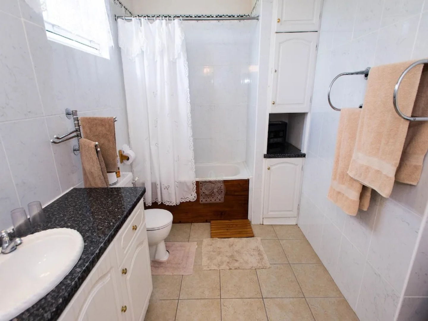 Palm Paradise Guest House and 2 Apartments