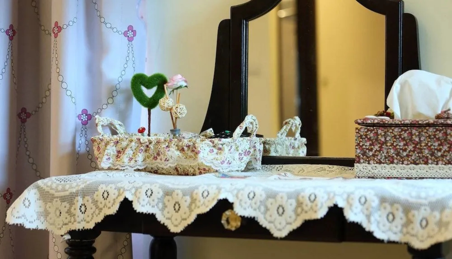 Textile Girl Romantic Homestay