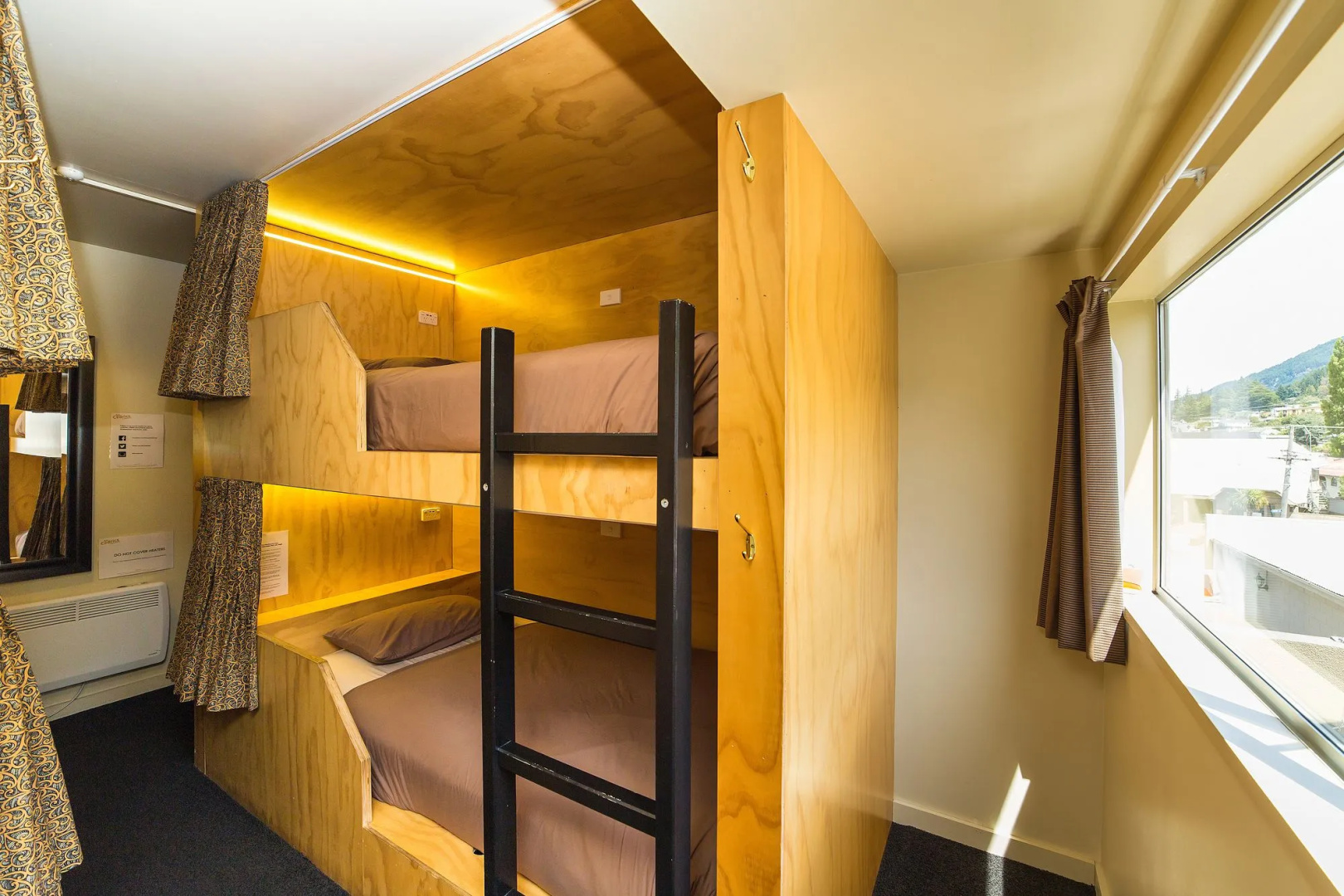 Tahuna Pod Hostel