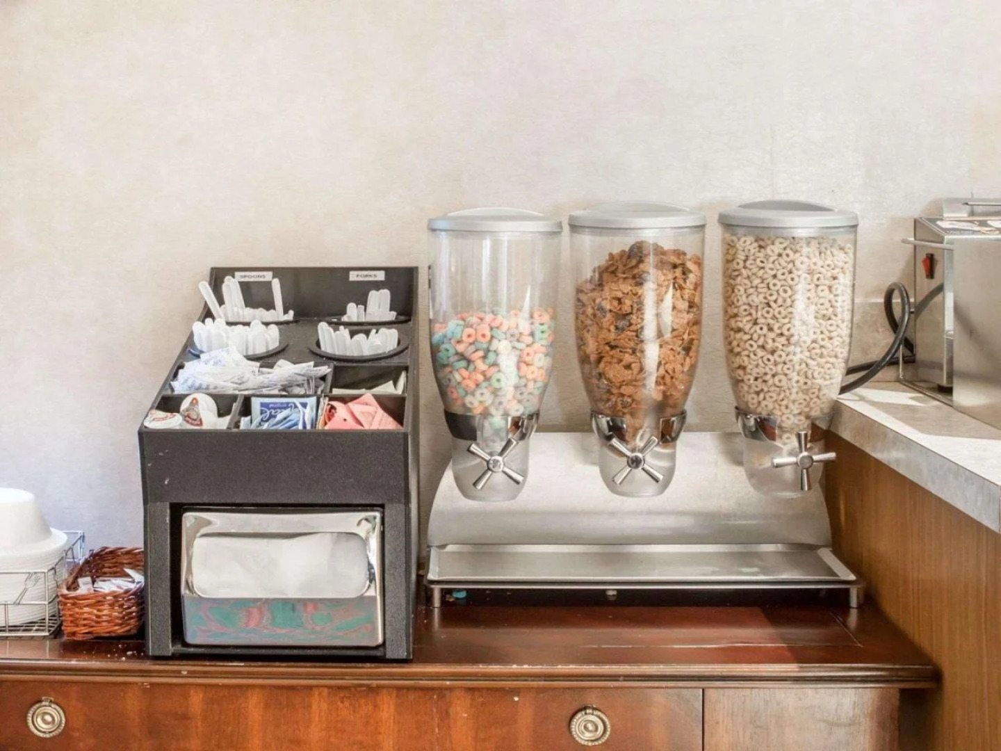 Econo Lodge Inn & Suites Knoxville East