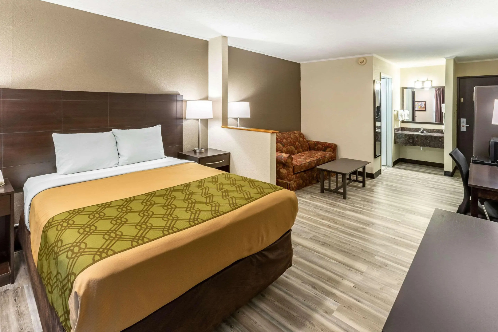 Econo Lodge Inn & Suites Newton