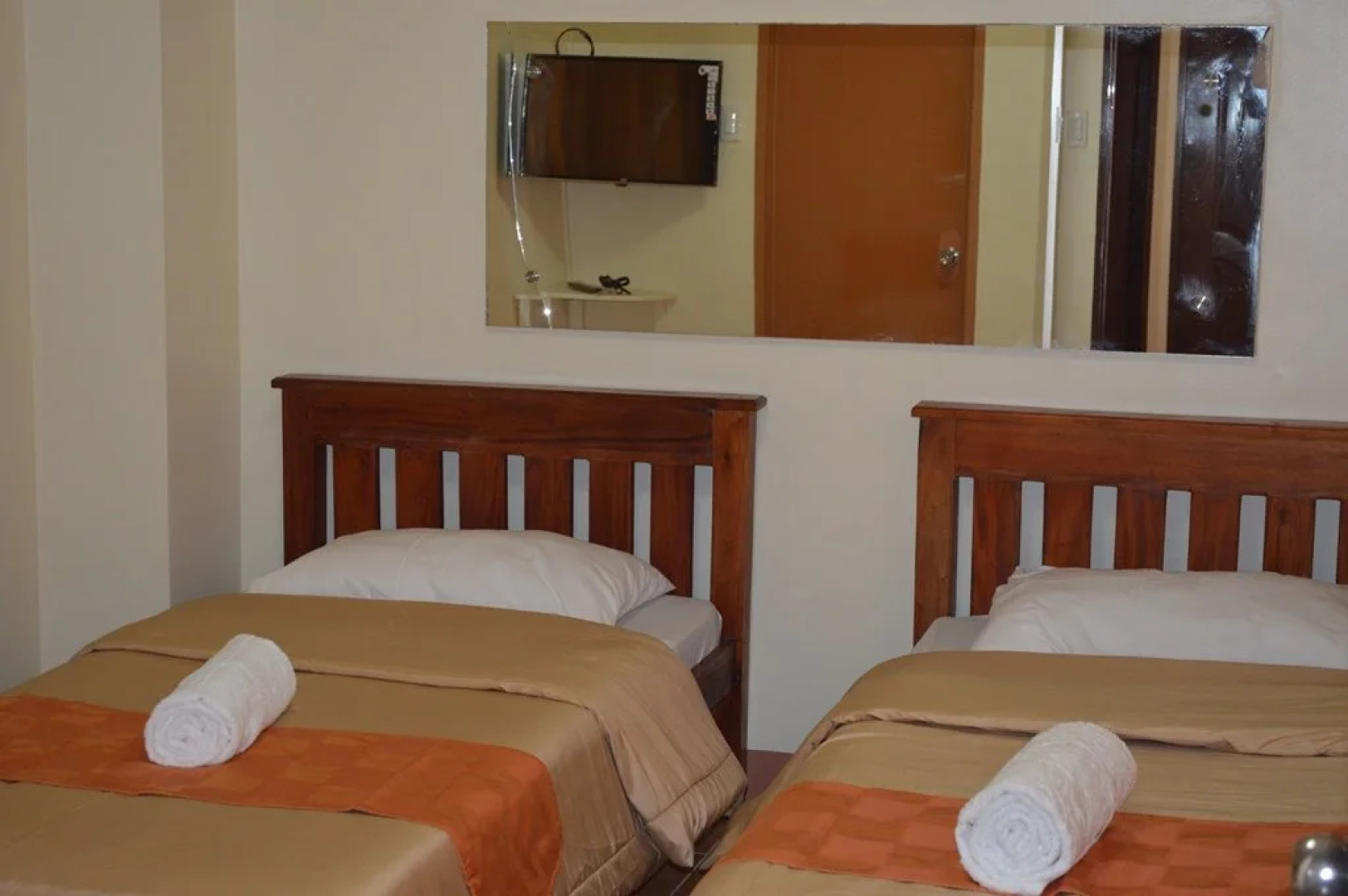 Manora Apartments and Guest House