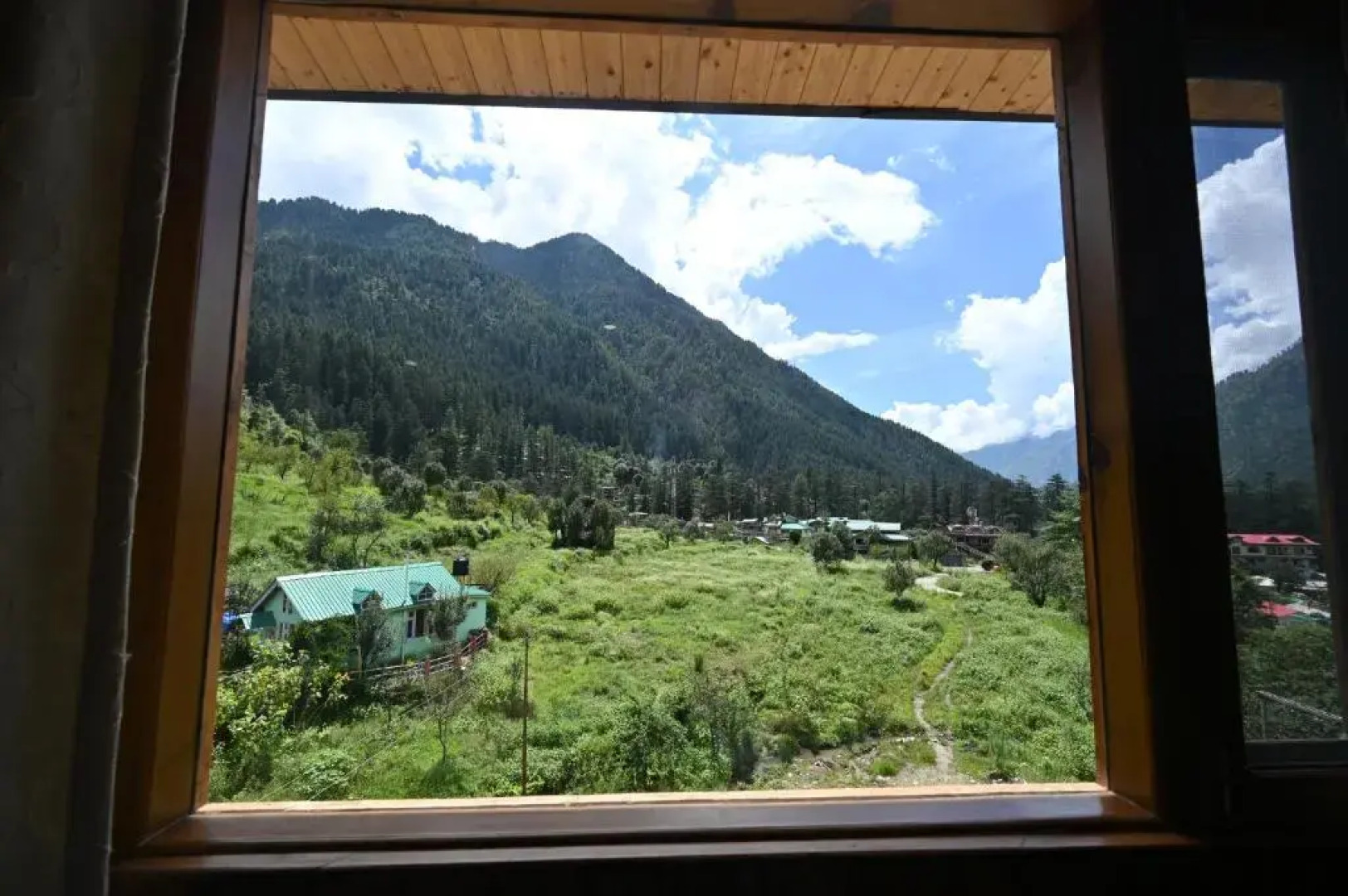 The Woodward Two By Oyo Room