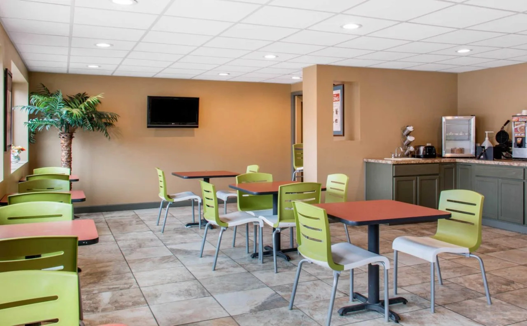 Econo Lodge Inn & Suites Binghamton