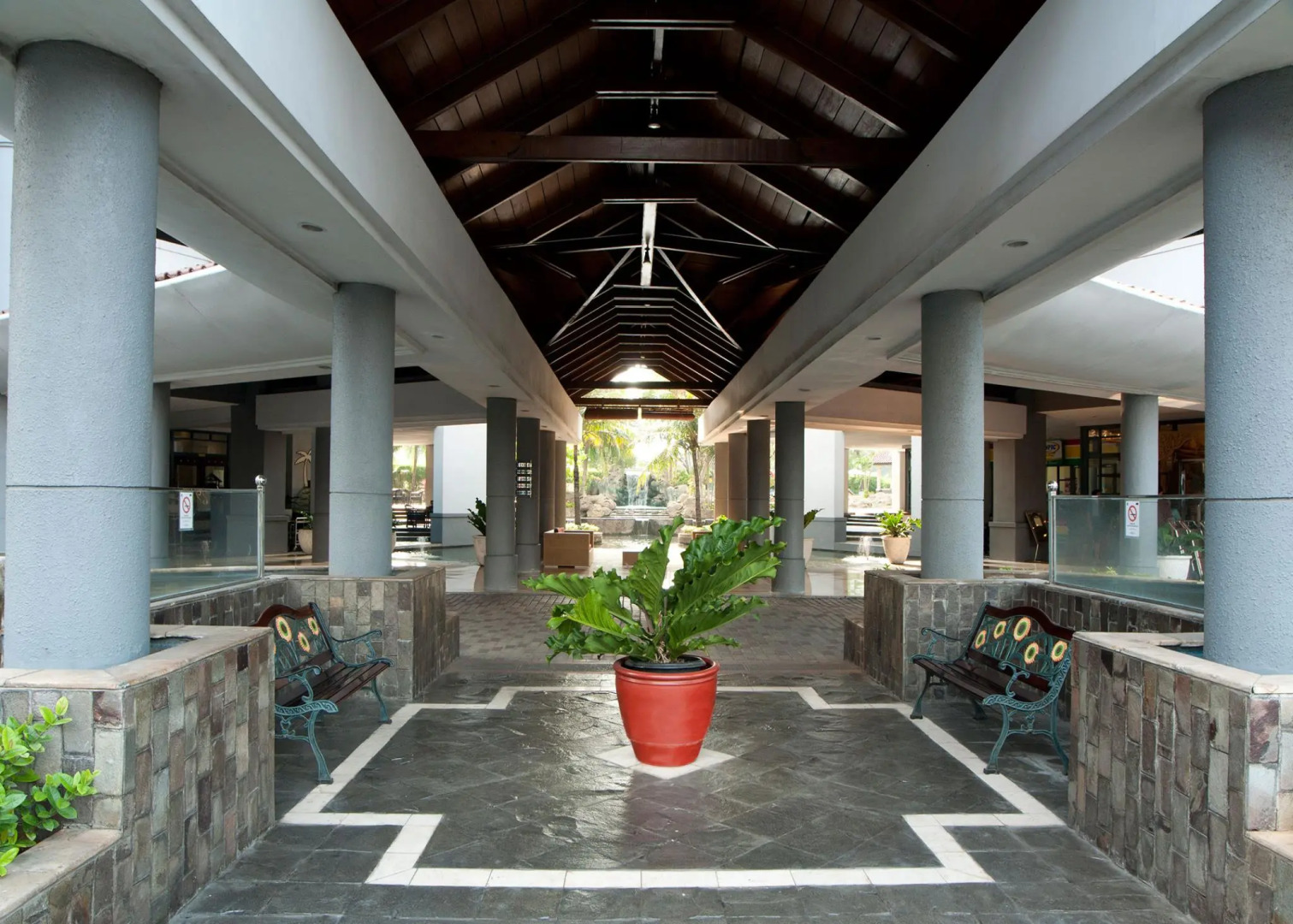 Grand Tropic Suites Hotel