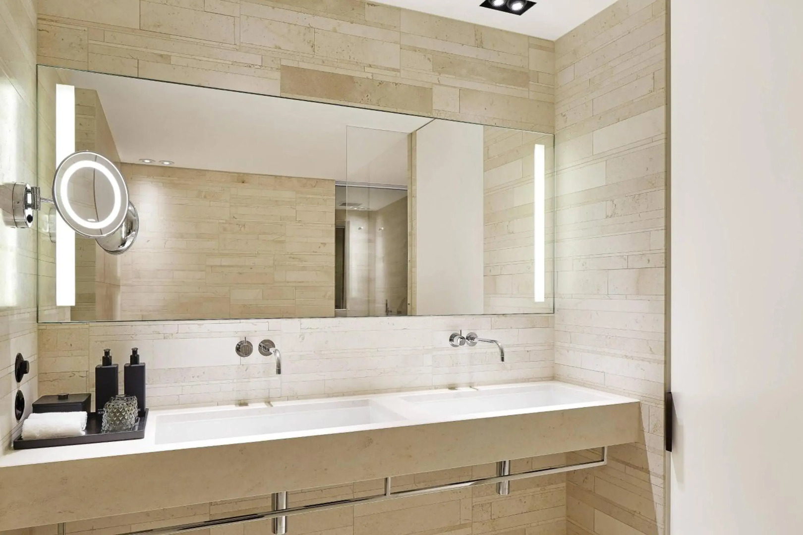 Roomers Baden-Baden, Autograph Collection