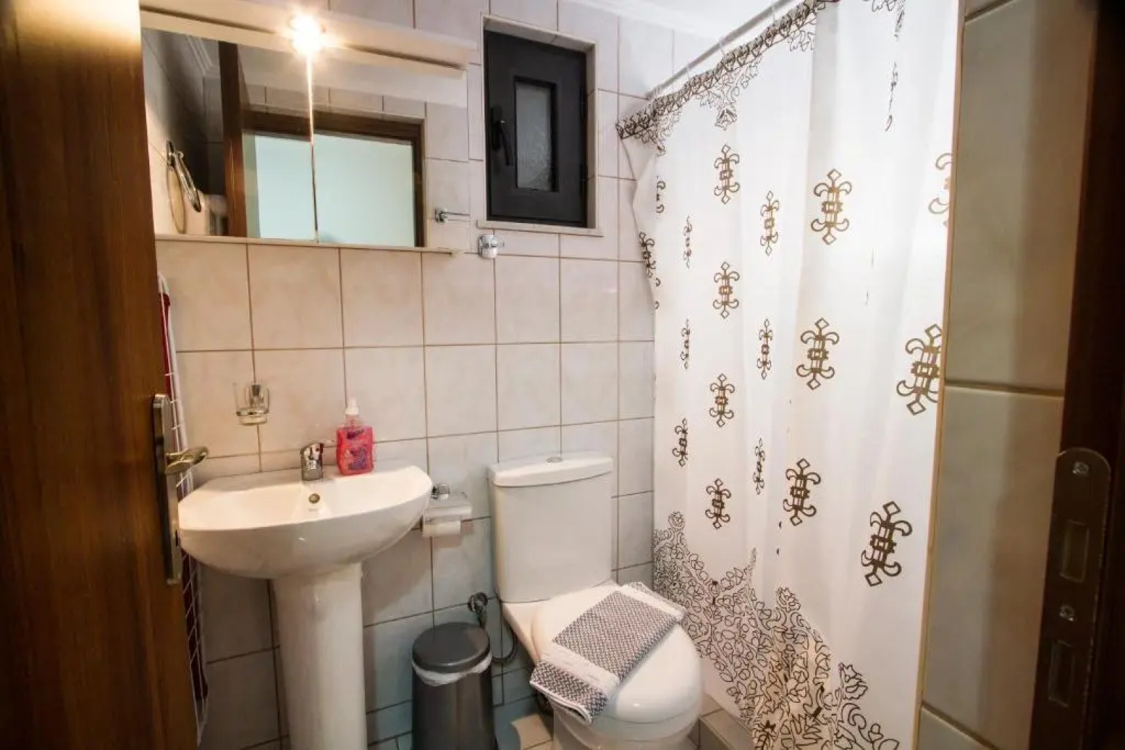 Agarathos Traditional Rooms With Pool