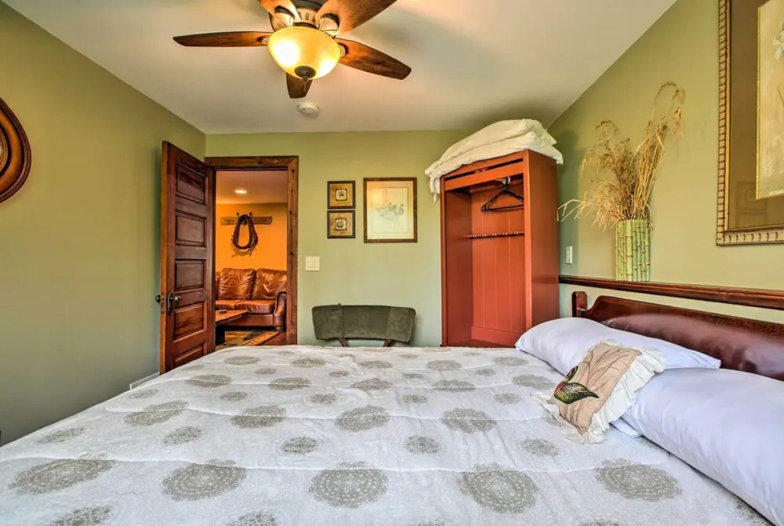 Waterfront Lake Koshkonong Home w/ Pier & Fire Pit