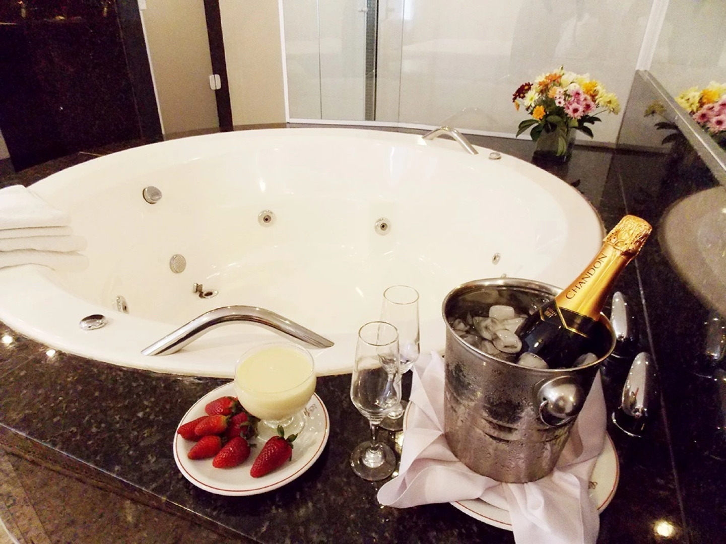 Colonial Plaza Hotel