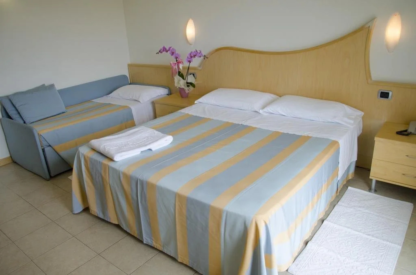 Almaluna Hotel  Resort