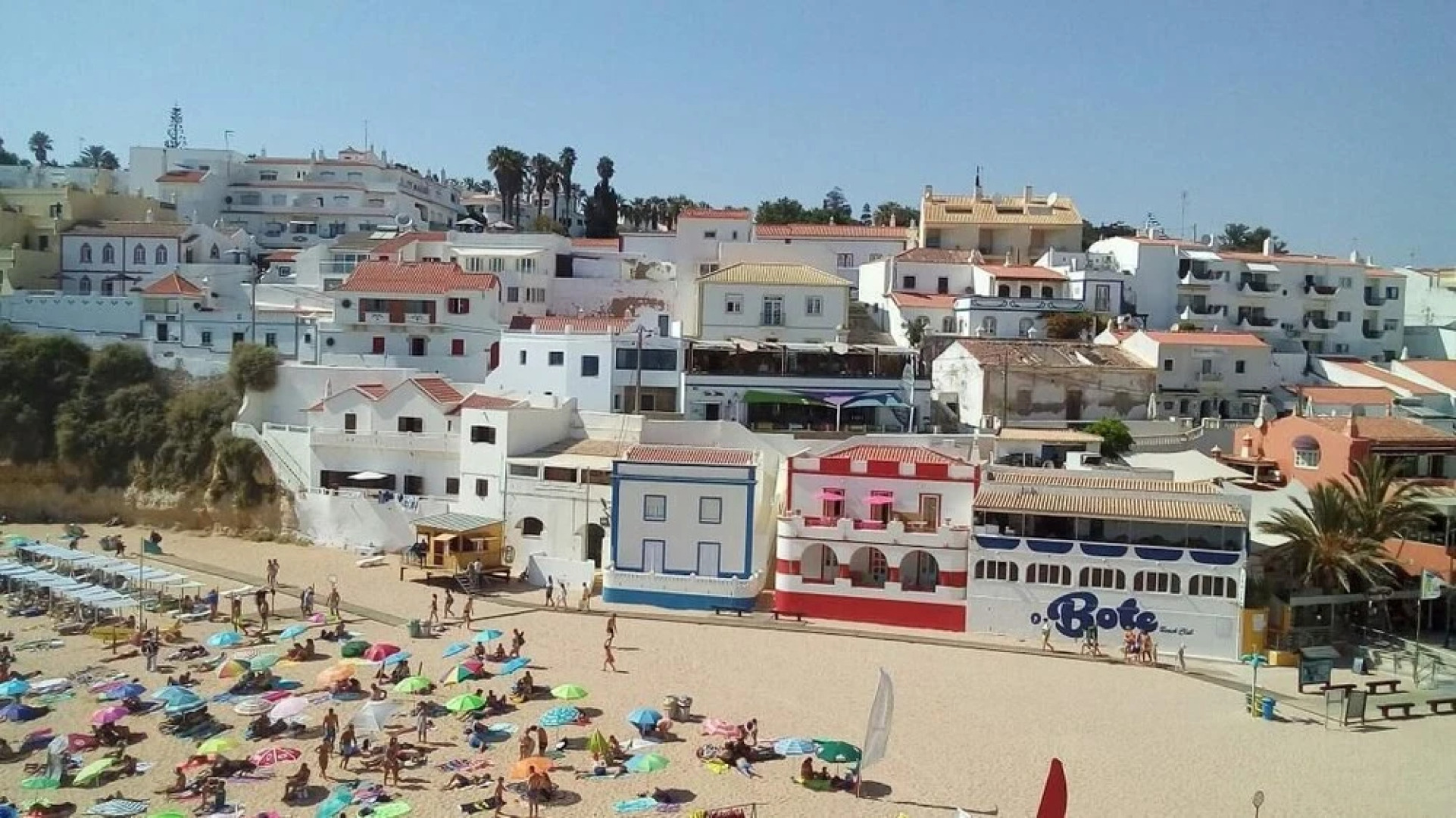 Lovely 4-bed Apartment in Estombar