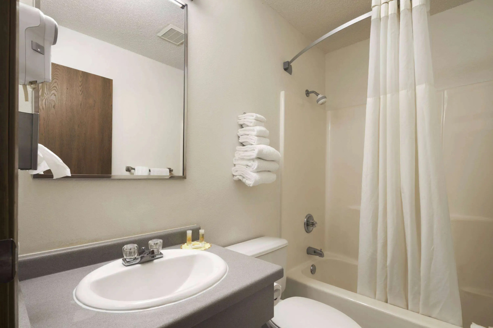 Days Inn by Wyndham Willmar