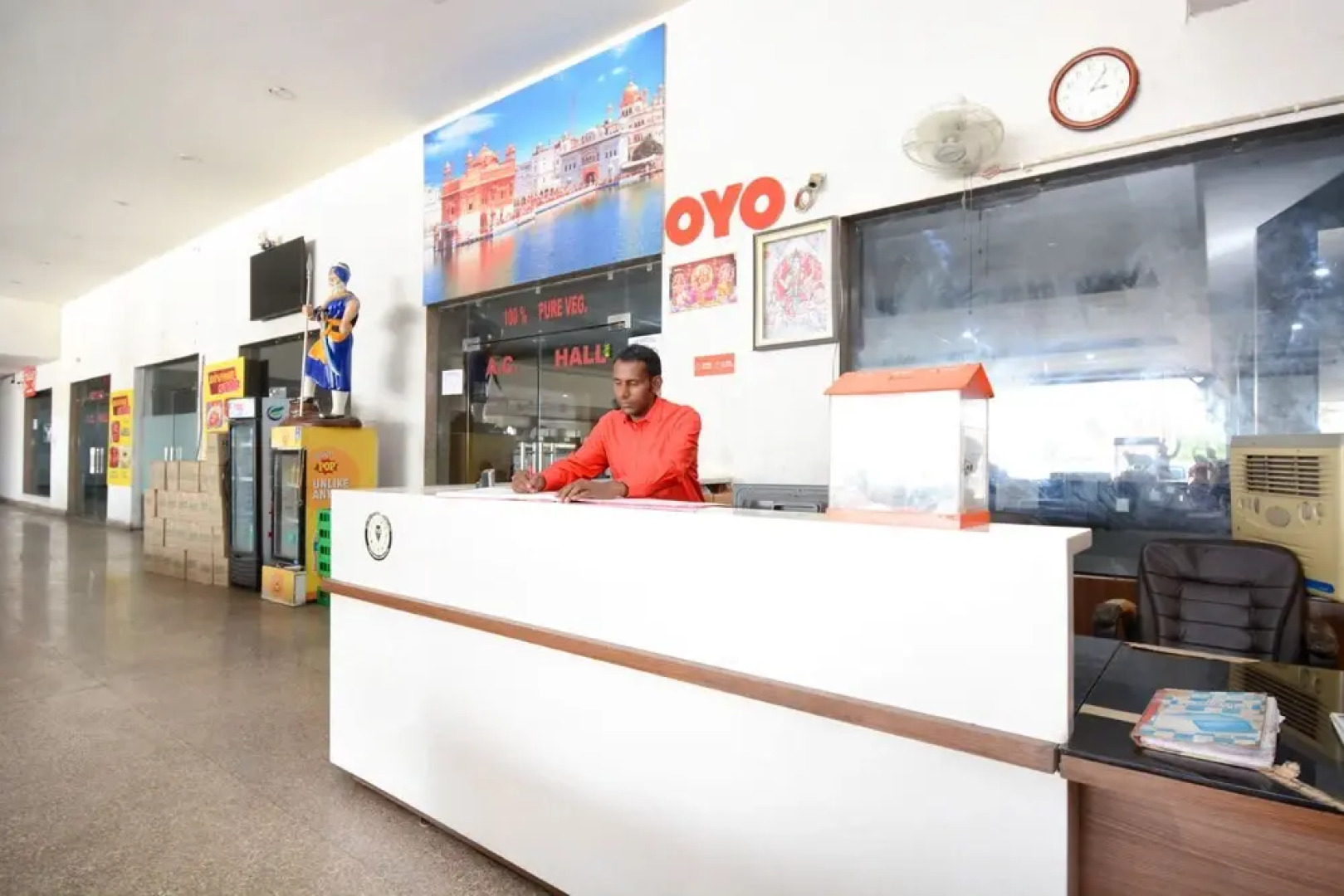 Oyo 35733 Divine Star Dhaba