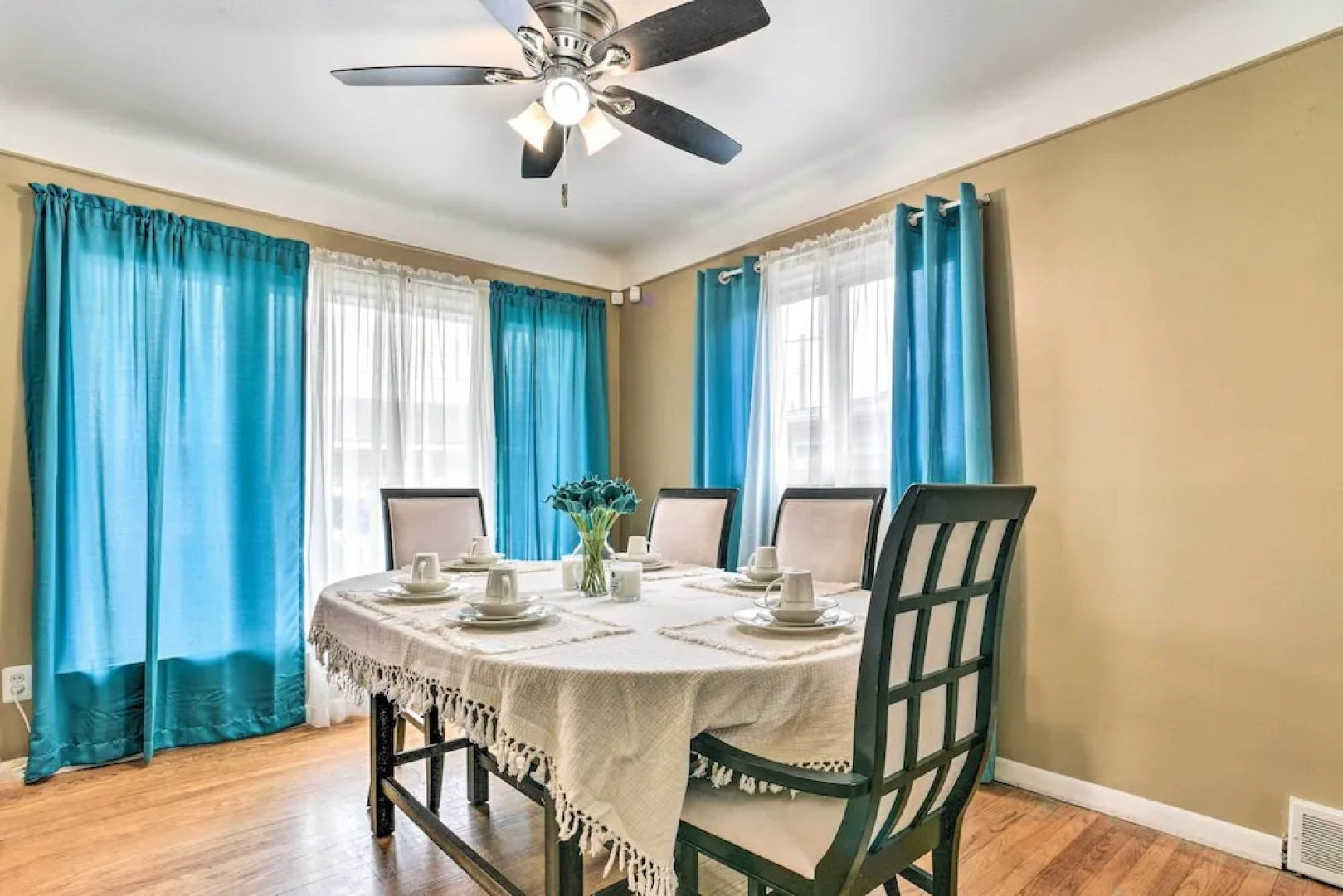 Detroit Home w/ Pool & Yard, 15 Mi to Downtown!