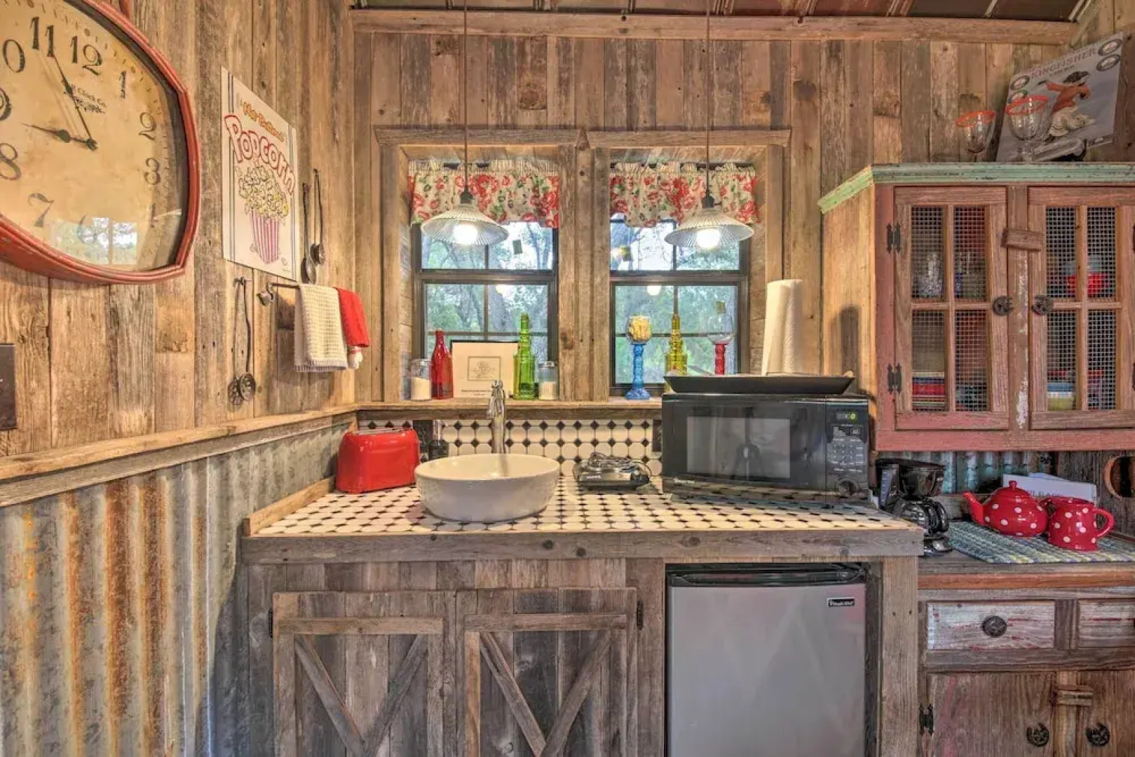 Snuggle Inn Wimberley Cabin w/ Fire Pit + Deck