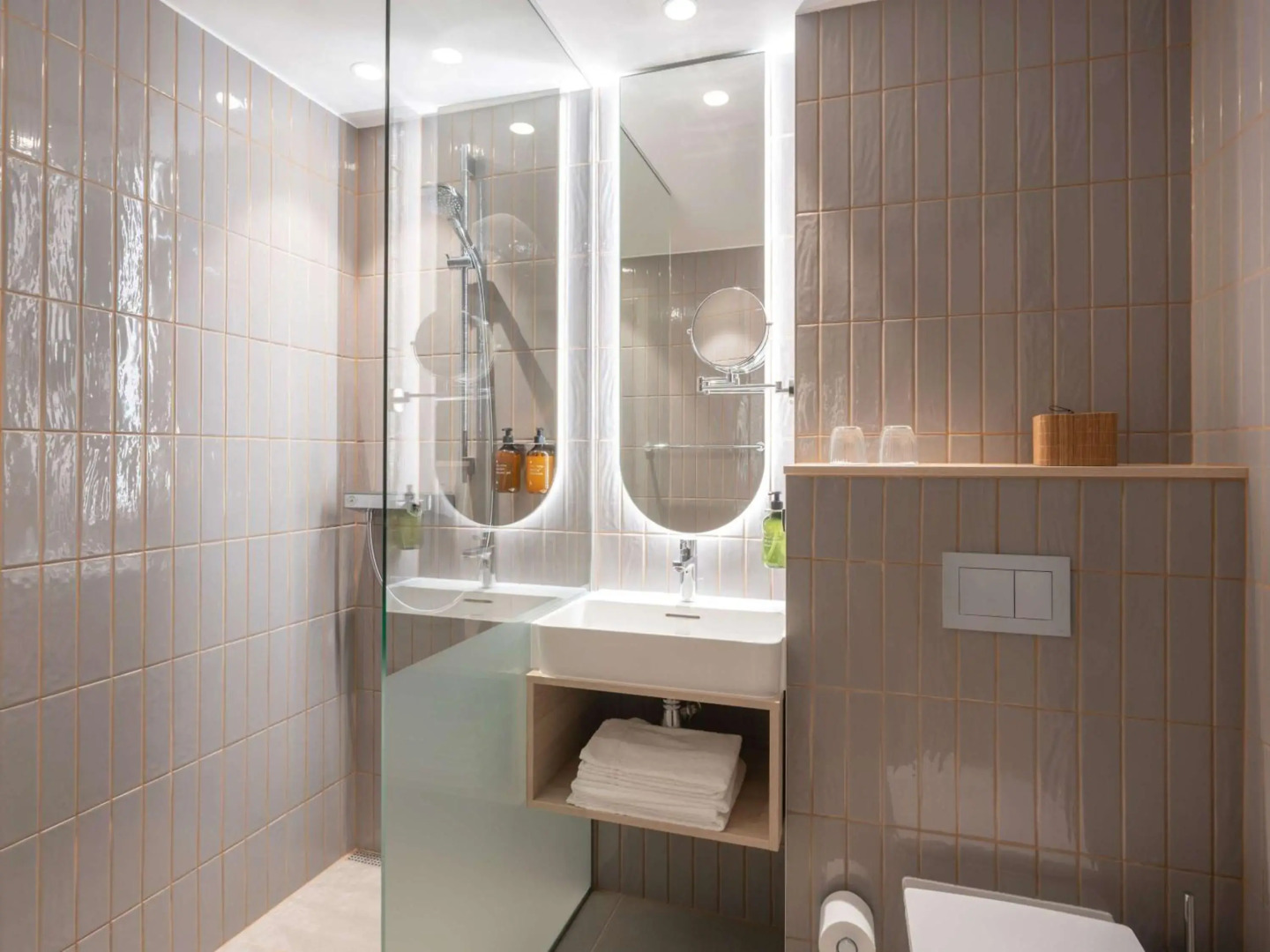 Oru Hub Hotel Tallinn — Handwritten Collection