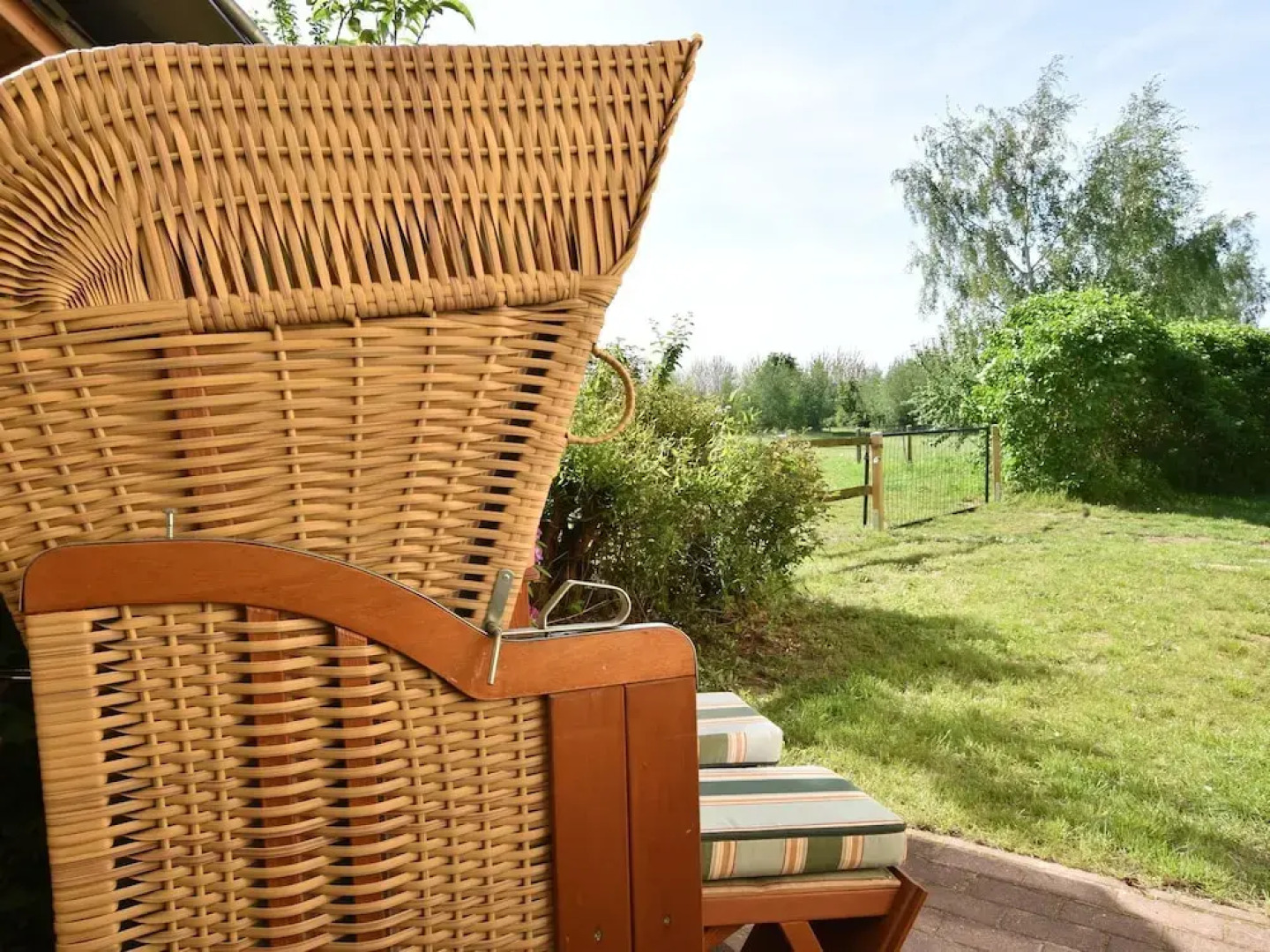 Spacious Apartment in Stove with Waterfront