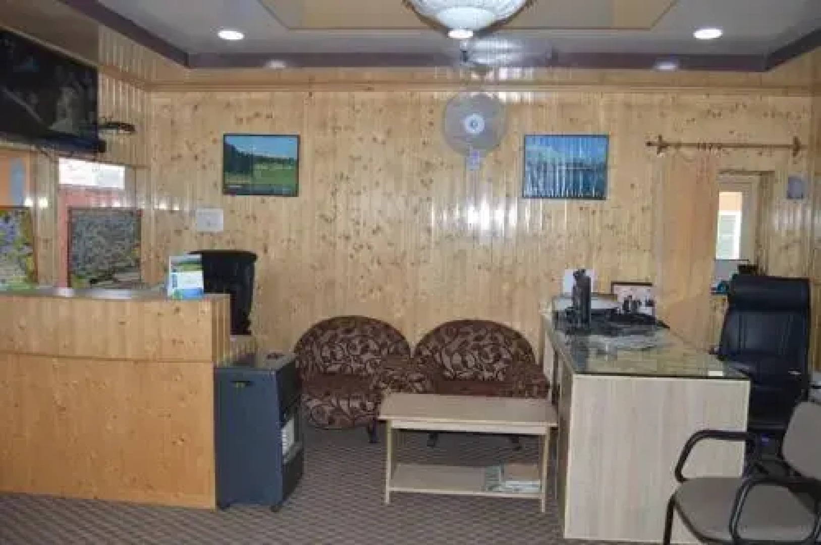 OYO 85927 Marias Hotel