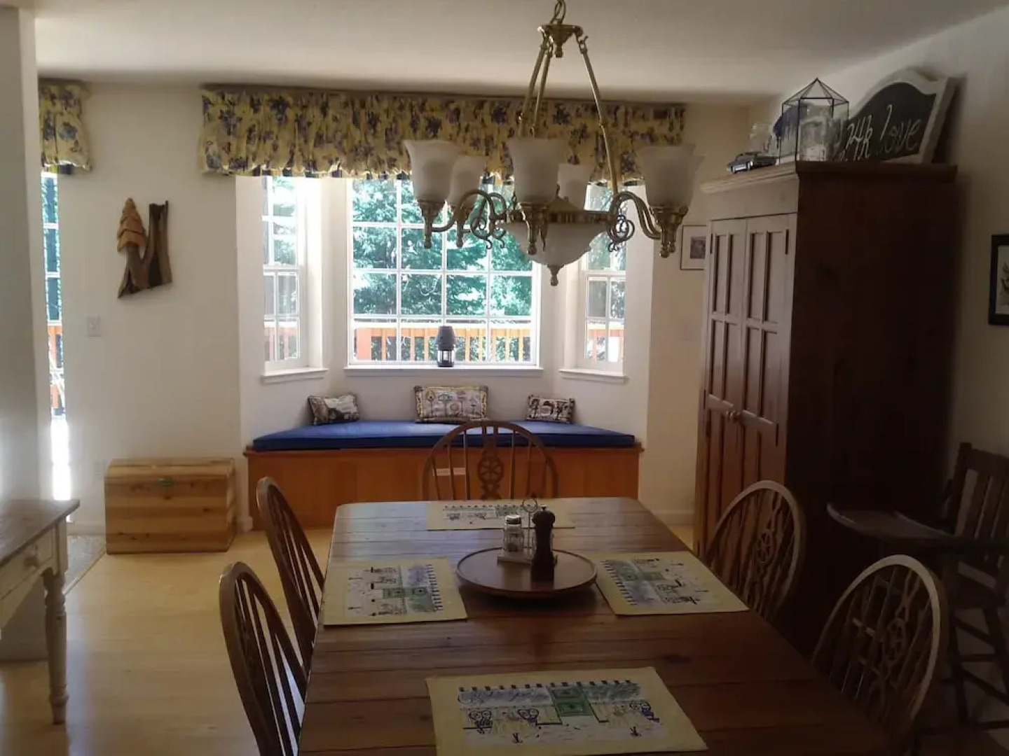 Farmhouse At The Lake 84 3 Bedroom Cabin by Redawning