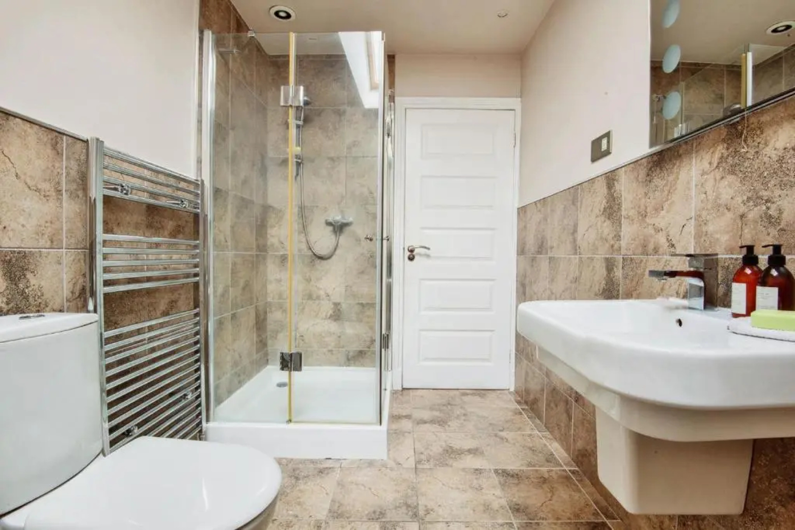 Unique 2 Bedroom Flat Kirrie Scotland