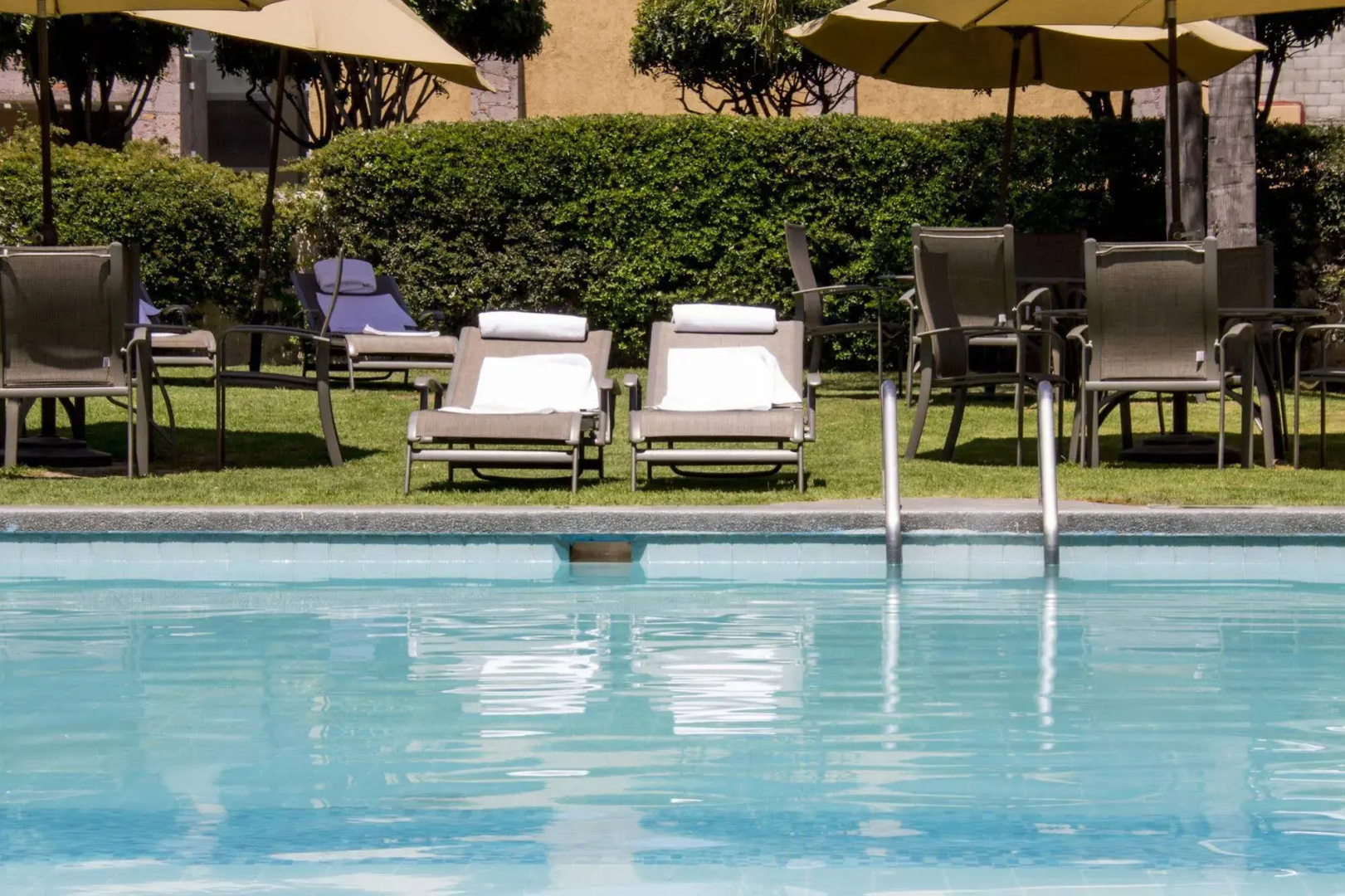 La Posada Hotel & Suites