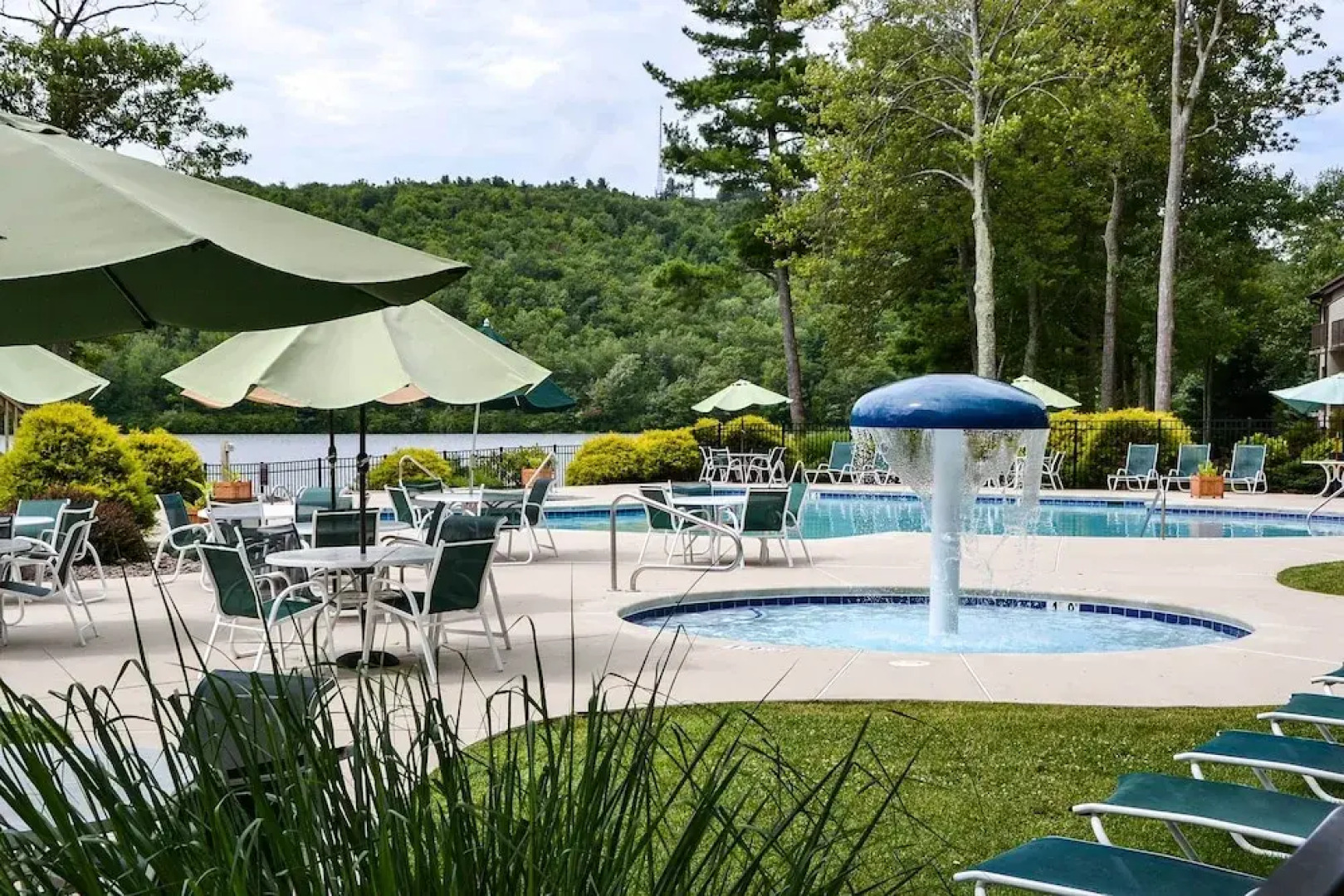 1 Mi to Big Boulder: Lakefront Unit w/ Pool Access