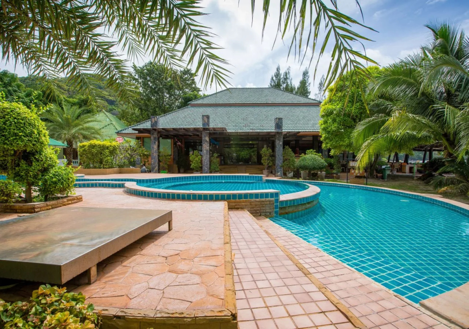 Phi Phi Andaman Beach Resort