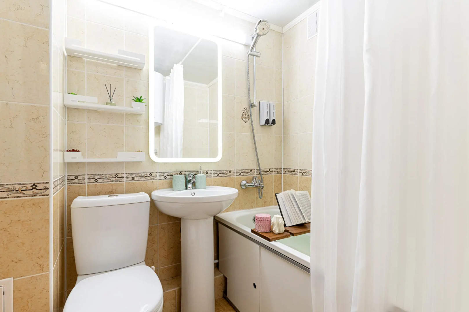 Апартаменты VIZIT (Визит) на улице Чистопольская 19