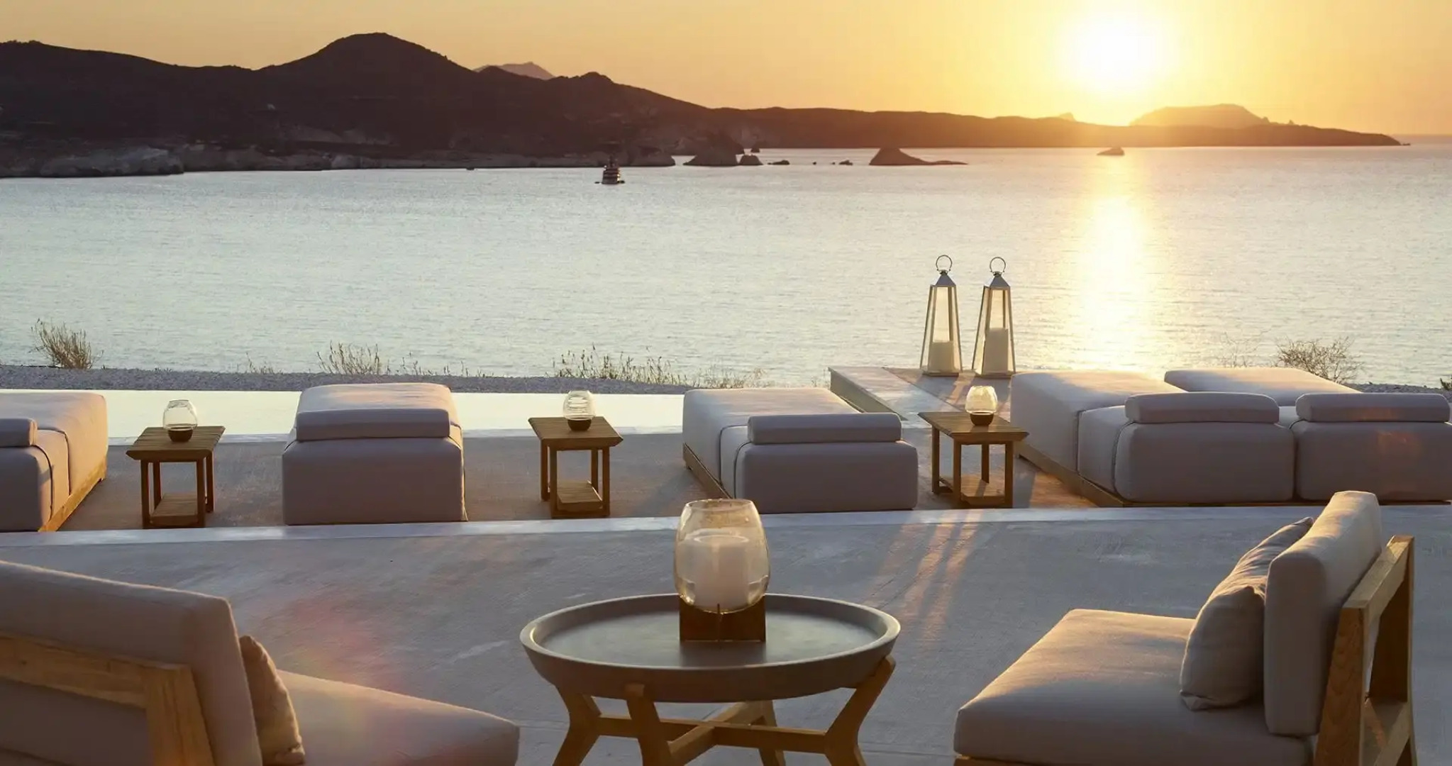 White Coast Pool Suites