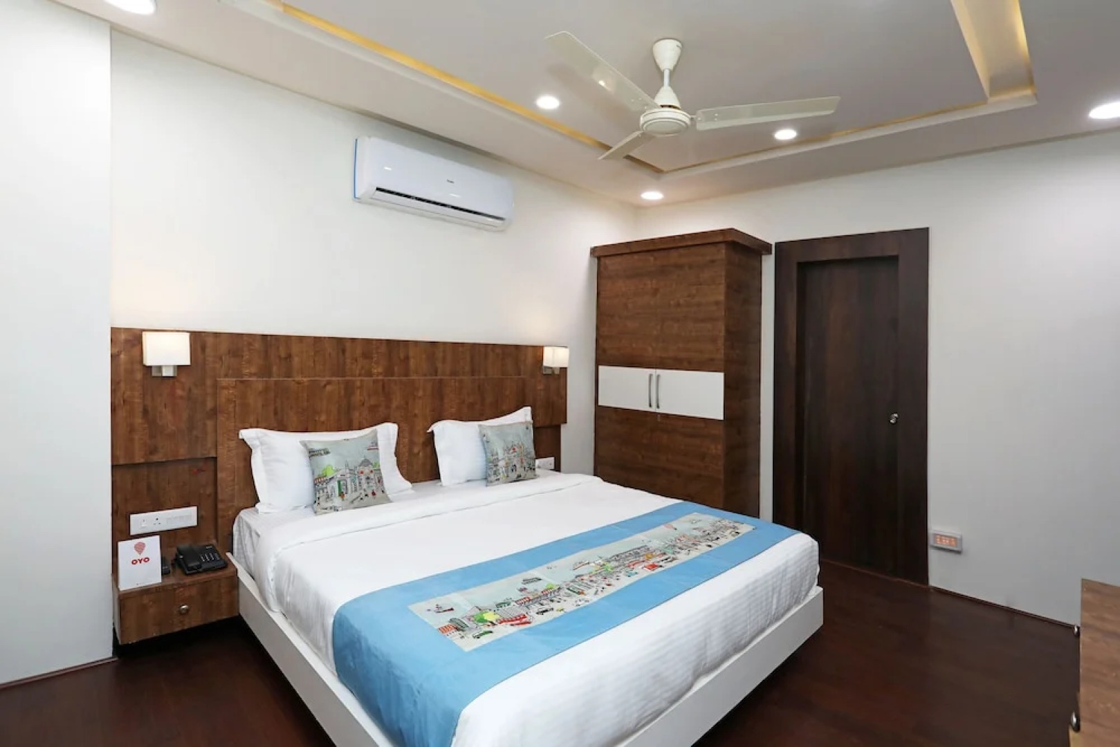 OYO 11517 Hotel Eleven 43