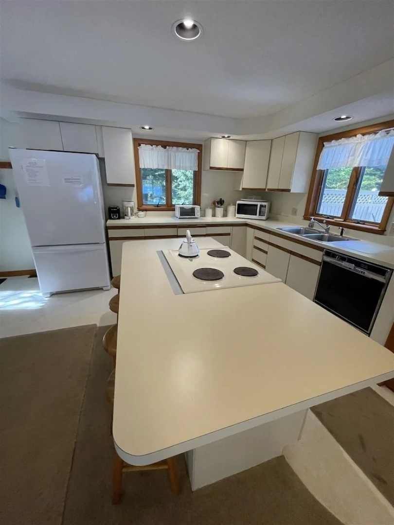 Martin Place Limit 6 2 Bedroom Cabin by RedAwning