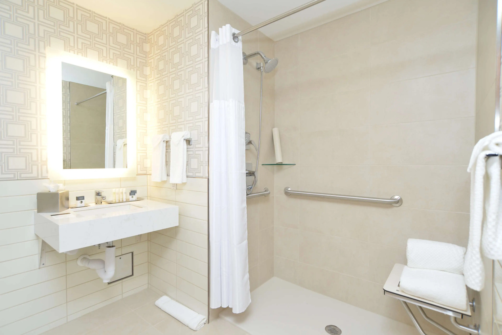 The Lismore Eau Claire - a DoubleTree by Hilton