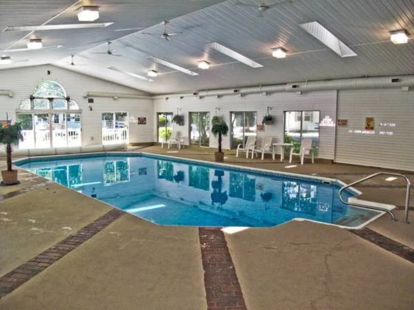 Exit 5 Motel & Cottages