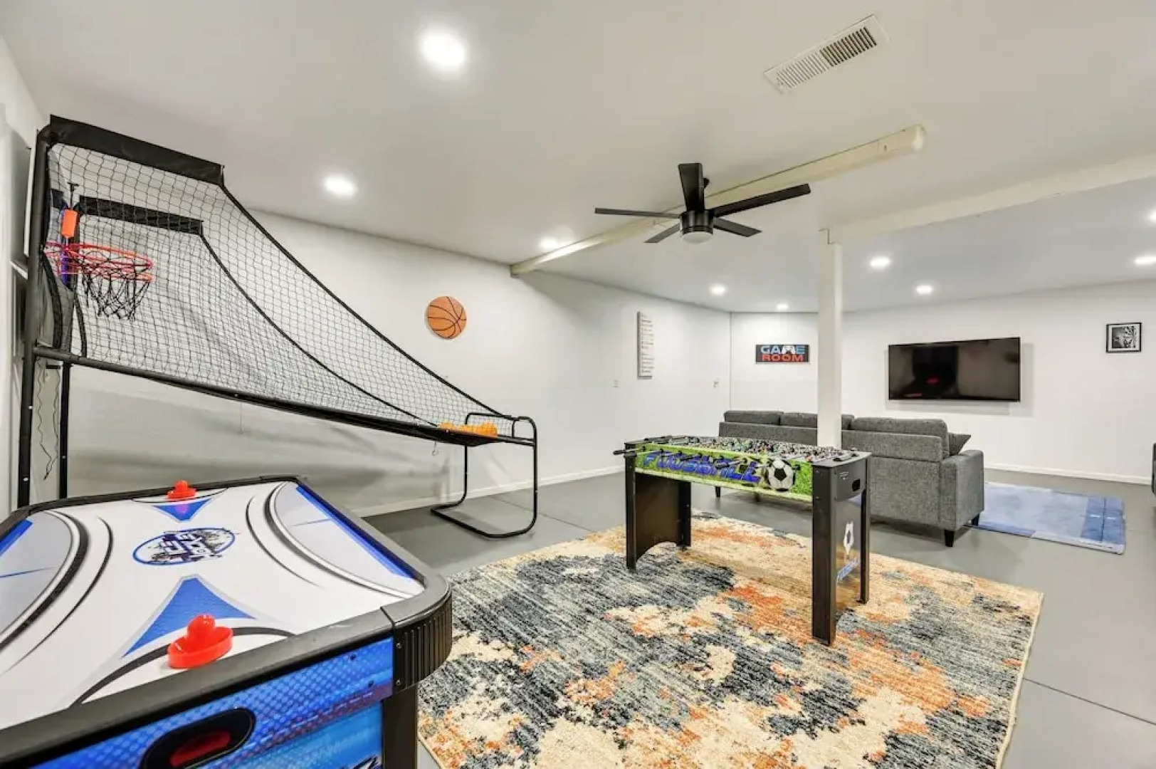 Spacious Flagstaff Home w/ Hot Tub & Grill!