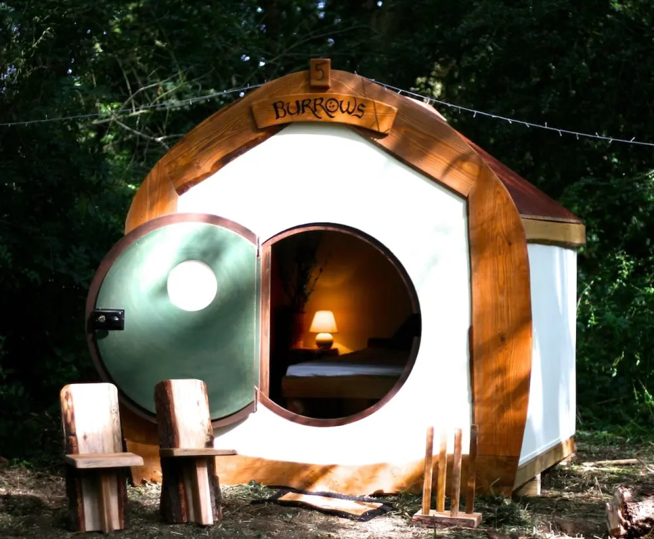 Secluded Meadow, Unique Shire Hut, Perfect Camping